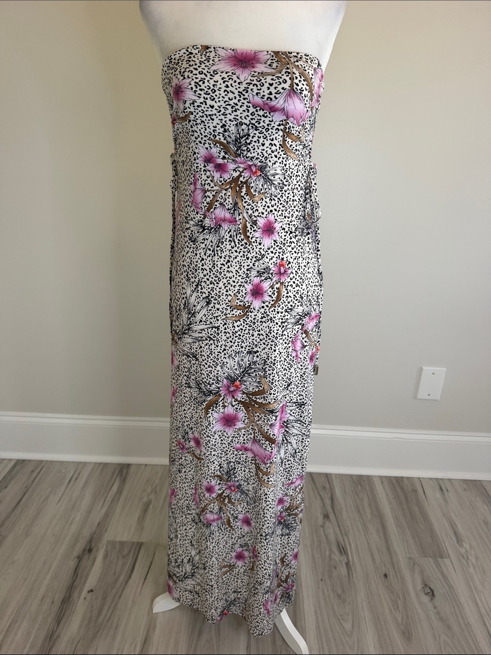 NWOT White House Black Market Strapless leopard/floral dress size XXS